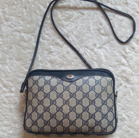 Gucci Handbags - Gucci Crossbody Bag